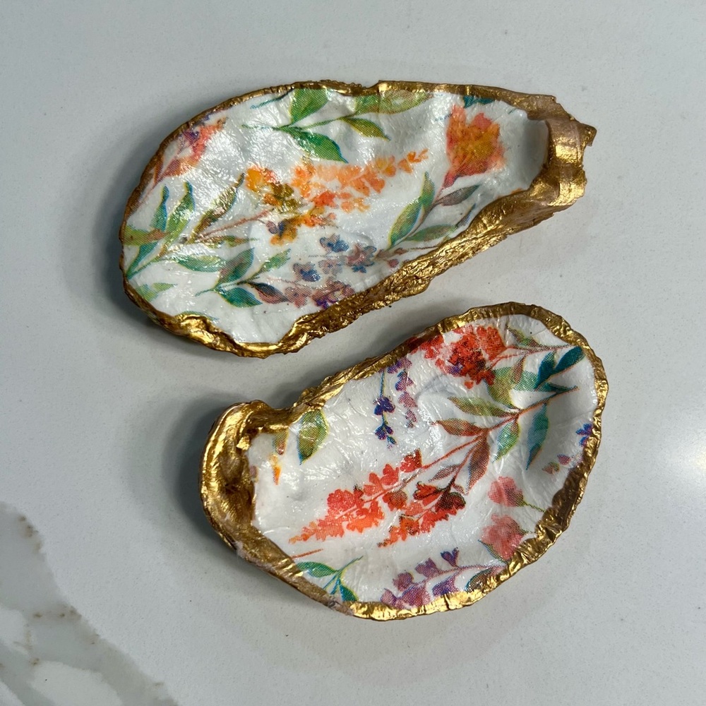 Easter spring decorative oyster shells